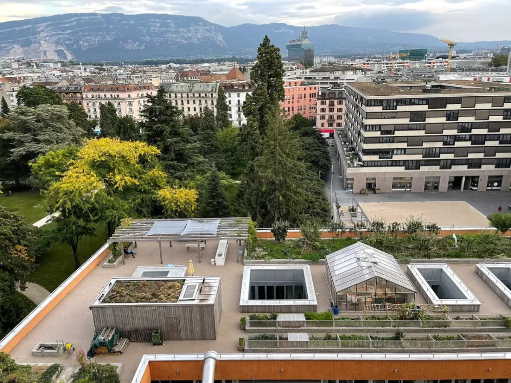 Immeubles d’un écoquartier avec jardin urbain